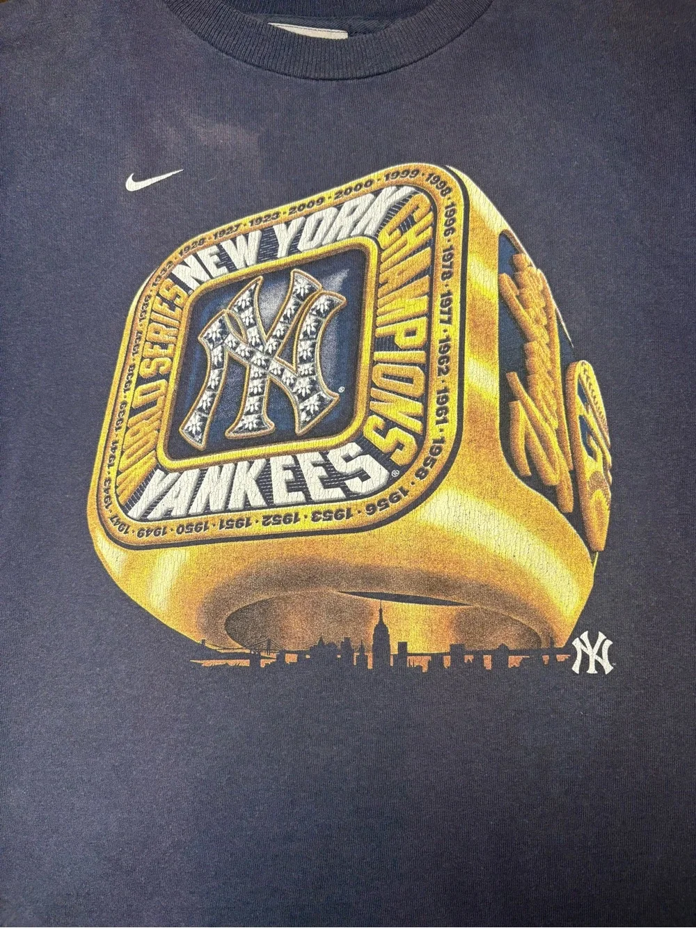 Nike New York Yankees World Series Champions Graphic Tee – Size: Youth Large